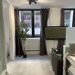 2 Bdrm Contemporary Central London Apartment